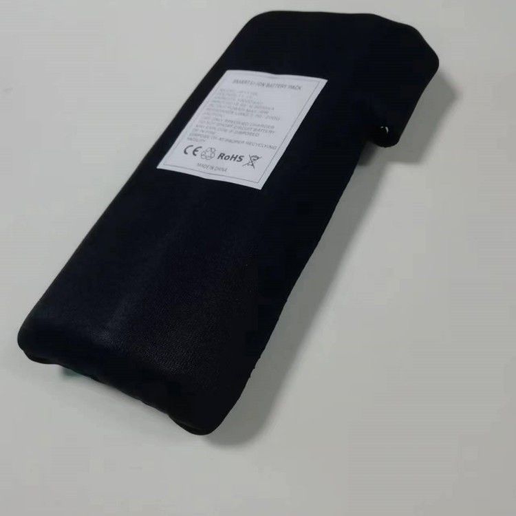 পোশাক 12V 10Ah ব্যাটারি 11.1V কালো কাপড় গরম জ্যাকেটের জন্য ডিসি চার্জিং প্লাগ দিয়ে আবৃত